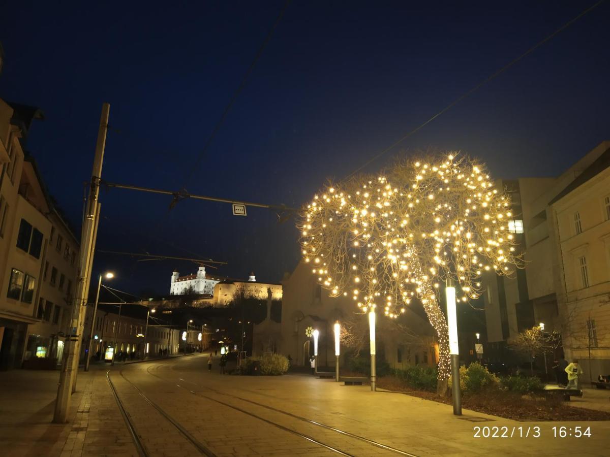 Krasny Byt S Vyhladmi V Historickom Centre Bratislava Buitenkant foto
